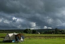 Onweer op de camping: tips voor veilig kamperen tijdens onweer Onweer op de camping - Kamperen tijdens onweer