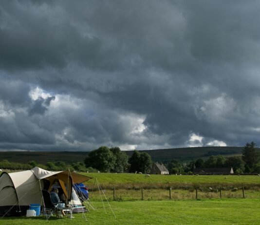 Onweer op de camping: tips voor veilig kamperen tijdens onweer Onweer op de camping - Kamperen tijdens onweer