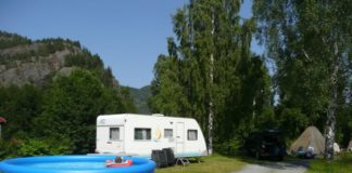 Camping Stavn tussen de bergen en de Hallingdalselva stavn