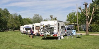 Camping Aux Rives du Soleil een gemoedelijke sfeer en een rustieke omgeving rivesdusoleil
