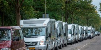 NKC parkeert probleemmotor op stoep NKC