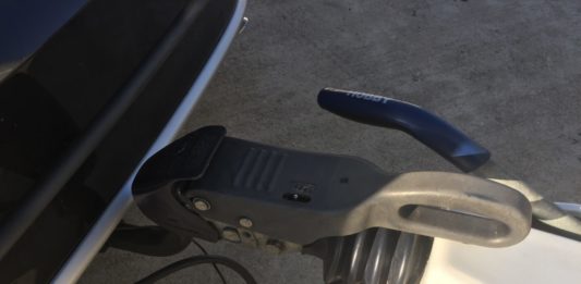 Krakende koppeling (trekhaak) van de caravan verhelpen krakende koppeling