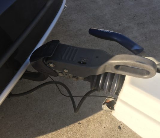 Krakende koppeling (trekhaak) van de caravan verhelpen krakende koppeling