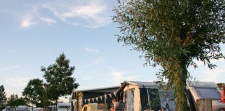 Camping Pasveer van Sneek naar meer Camping Pasveer