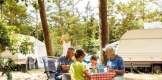 Camping RCN de Flaasbloem aan een prachtige recreatiemeer Camping RCN de Flaasbloem