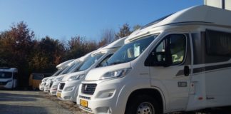 Vijfde Camper Outlet bij Noorderzon Campers Wolvega camper outlet - Fotograaf Haye Nicolaij