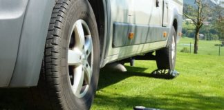 Opblaasbare oprijblokken, de ideale level-oplossing? flat-jack Camper Plus