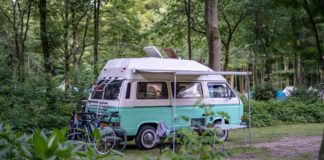 Weg van huis, op zoek naar rust of avontuur natuurkampeerterreinen