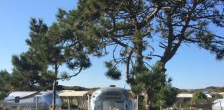 Nederlanders kamperen massaal in eigen land Nederlanders kamperen massaal in eigen land