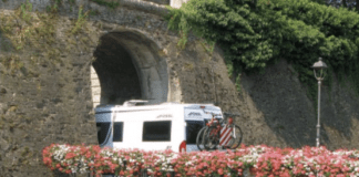 De vernieuwde campergids Camperstops onderweg