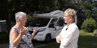 Video: Vrouw rijdt camper Vrouw rijdt camper