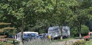 Camping Máré-Vára gelegen tegen de heuvels Camping Máré-Vára