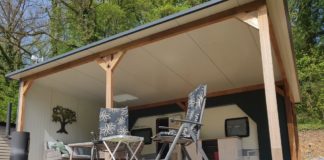 Een huisje in plaats van een voortent Een huisje in plaats van een voortent