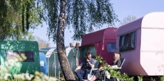 Je eigen caravan en tuinkabouter bij de Vinkeveense plassen