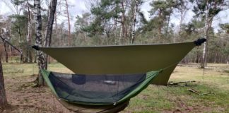 Kamperen in een hangmat Kamperen in een hangmat