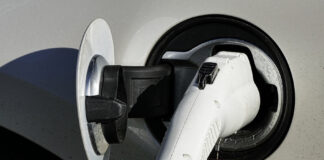 Kabinet maakt autorijden duurder en zet rem op elektrische auto Kabinet maakt autorijden duurder en zet rem op elektrische auto