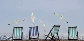 Twee op de drie Nederlanders geven vakantiegeld niet uit aan vakantie Twee op de drie Nederlanders geven vakantiegeld niet uit aan vakantie