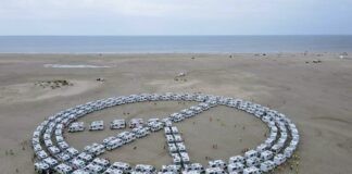 NKC – Wereldrecord vredesteken met campers gevestigd NKC - Wereldrecord vredesteken met campers gevestigd