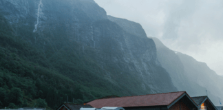 Vloedgolf aan meldingen camperschade bij noodweer Vloedgolf aan meldingen camperschade bij noodweer
