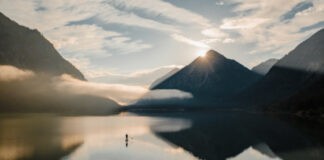 Bergwereld vol sprookjesachtig mooie meren Bergwereld vol sprookjesachtig mooie meren