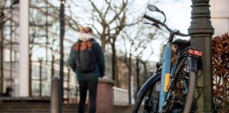 E-bikebezitters laten fiets vaker thuis uit angst voor diefstal E-bikebezitters laten fiets vaker thuis uit angst voor diefstal