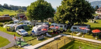 Camping Stuhlegg met uitzicht op het meer van Thun Camping Stuhlegg met uitzicht op het meer van Thun