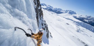 Vijf alternatieve wintersporten in berggebied Isère Franse Alpen Beklim één van de vele bevroren watervallen in Isère