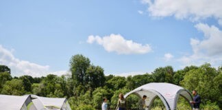 Beschutting op de camping onder de Air Shelters van Coleman Beschutting op de camping onder de Air Shelters van Coleman