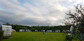 Ontspan aan het Hondhalstermeer bij camping Klein Finland Genieten van het buitenleven op Klein Finland