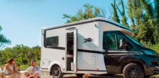 Laika Kosmo L 105: zeven zitplaatsen op 5,99 meter Laika Kosmo L 105: zeven zitplaatsen op 5,99 meter