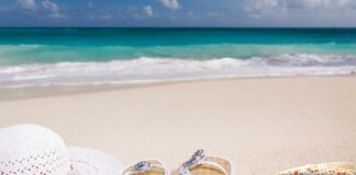 Nederlanders kijken kritisch naar vakantiekeuzes Nederlanders kijken kritisch naar vakantiekeuzes, blijkt uit onderzoek