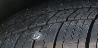 Een lekke autoband zelf “plakken” of een reservewiel? Lekke autoband - Lekke band