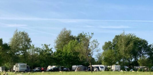 Kamperen in de natuur bij Camping De Veldmeijer Kamperen in de natuur bij Camping De Veldmeijer