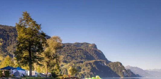 Kamperen aan het meer van Brienz bij Camping Aaregg Kamperen aan het meer van Brienz bij Camping Aaregg