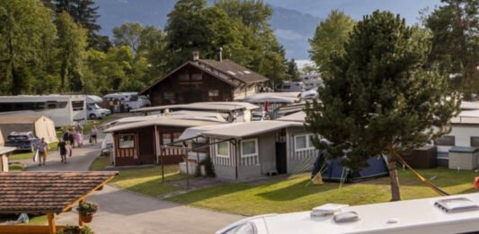 Camping Manor Farm direct aan Thunersee Camping Manor Farm direct aan Thunersee