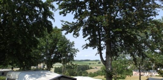 Camping Um Bierg: rust, ruimte en avontuur in de natuur Camping Um Bierg: rust, ruimte en avontuur in de natuur