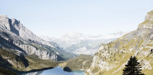 Minimalistisch kamperen in Europa: terug naar de essentie Minimalistisch kamperen in Europa: terug naar de essentie