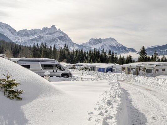 Luxe winterglamping aan de voet van de Zugspitze Luxe winterglamping aan de voet van de Zugspitze