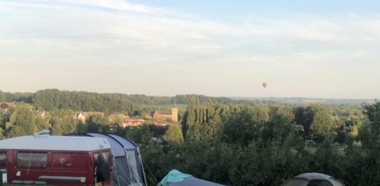 Kamperen tussen de Limburgse heuvels bij Camping De Botkoel Kamperen tussen de Limburgse heuvels bij Camping De Botkoel