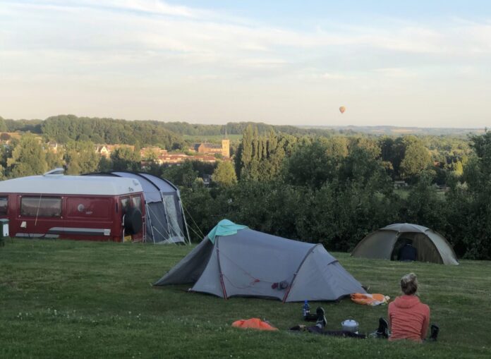 Kamperen tussen de Limburgse heuvels bij Camping De Botkoel Kamperen tussen de Limburgse heuvels bij Camping De Botkoel