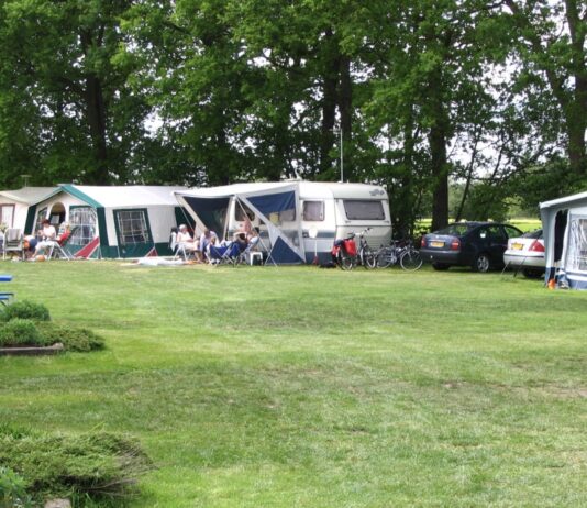 Camping De Rode Berk: een charmante en rustige camping Camping De Rode Berk: een charmante en rustige camping