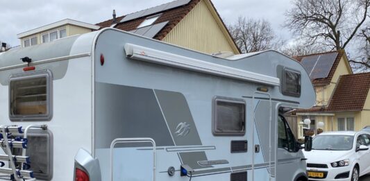 Camper of caravan wassen zonder water met Ekowax Camper of caravan wassen zonder water met Ekowax