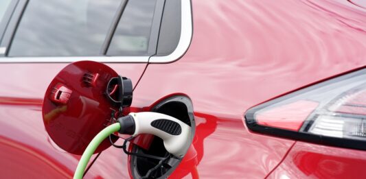 Elektrische auto vooralsnog taboe voor caravanbezitter Elektrische auto vooralsnog taboe voor caravanbezitter