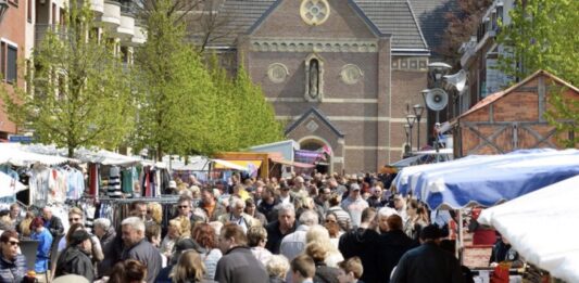 Holidays On Wheels op de Terwinseler Straatmarkt Holidays On Wheels op de Terwinseler Straatmarkt