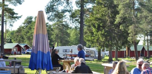 Camp Viking in Zweden: kamperen aan het Revsundmeer Camp Viking in Zweden: kamperen aan het Revsundmeer