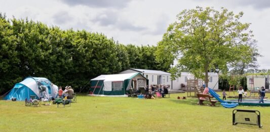 Boerderijcamping de Helenahoeve in Zeeuws-Vlaanderen Boerderijcamping de Helenahoeve in Zeeuws-Vlaanderen