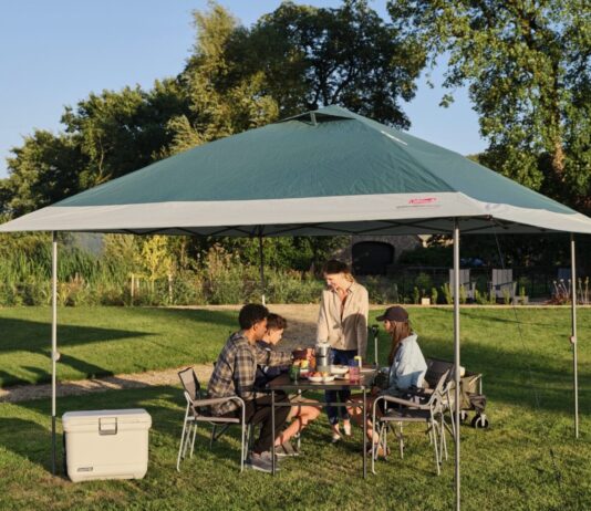 Fastpitch Onepush Shelters: Snel, functioneel en flexibel Fastpitch Onepush Shelters: Snel, functioneel en flexibel