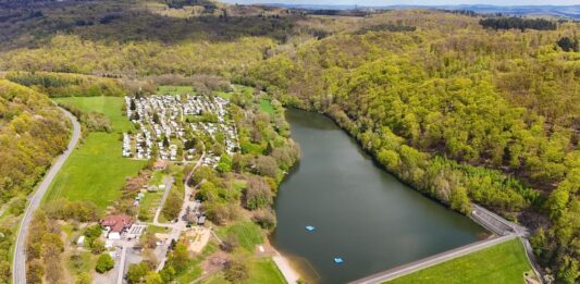 Camping Ulmbachtalsperre in het groene Hessen Camping Ulmbachtalsperre in het groene Hessen
