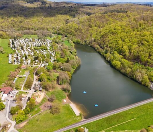 Camping Ulmbachtalsperre in het groene Hessen Camping Ulmbachtalsperre in het groene Hessen
