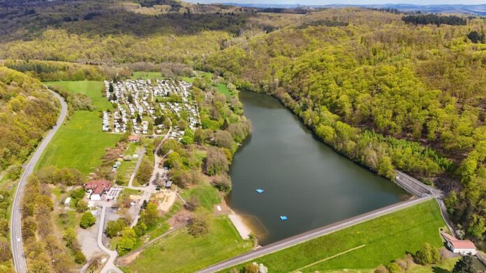 Camping Ulmbachtalsperre in het groene Hessen Camping Ulmbachtalsperre in het groene Hessen